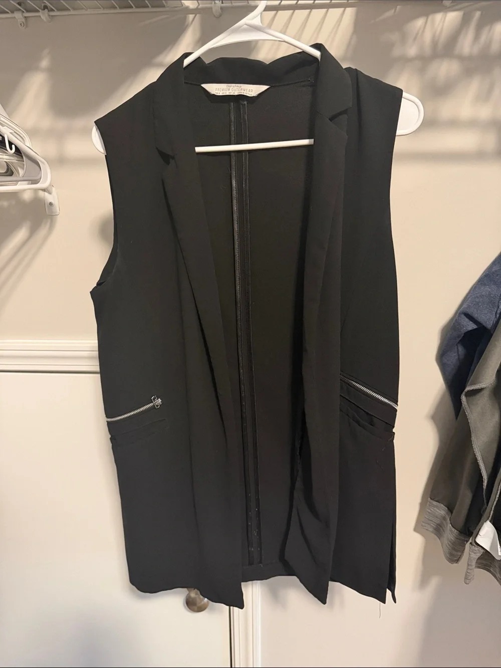 Bershka Black Sleeveless Zip-Pocket Vest